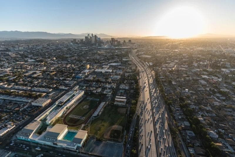 Financiamiento Pre-Asentamiento y Legal de West Adams