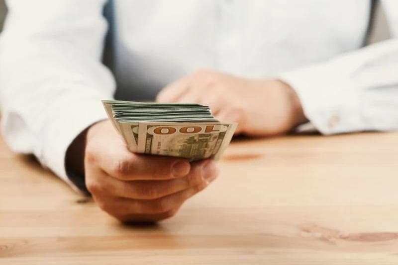 Man in shirt giving pre-settlement funding cash