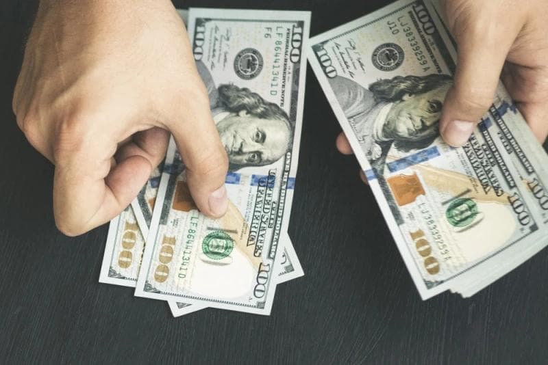 Man counting Lawsuit Cash Advance