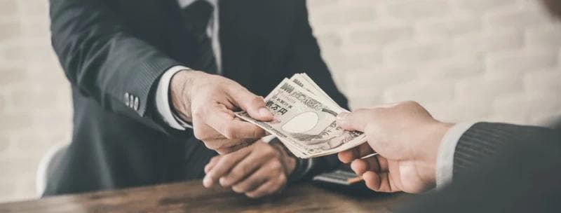Man receiving post-settlement funding money in cash